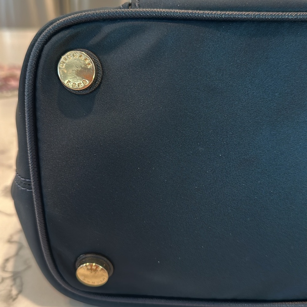 Elegant  Michael Kors Navy Blue Tote Bag with key chain EUC - Picture 5 of 8